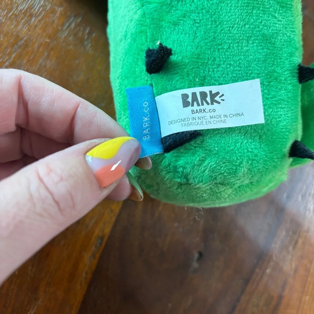 BARK Garcia The Cactus Rip N Reveal Squeaky Crinkle Plush Dog Toy M-L 210437